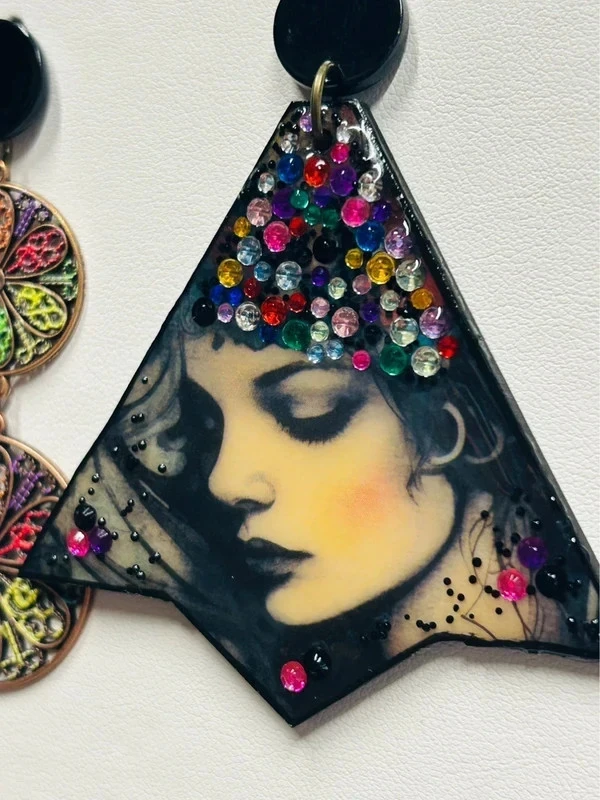 Boucles d’oreilles dépareillées multicolores et noires – photo 2
